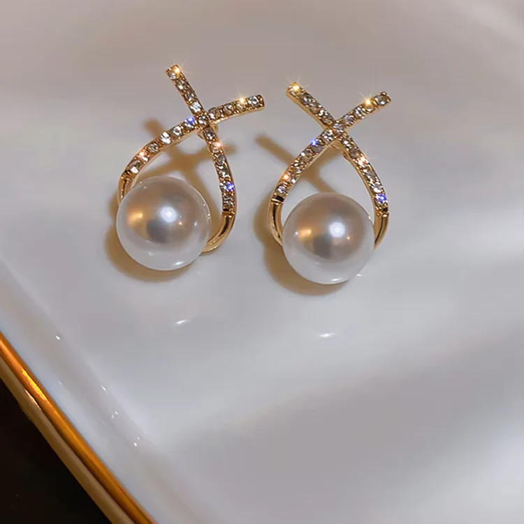 Gleam Pearl Earrings