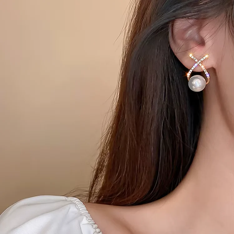 Gleam Pearl Earrings